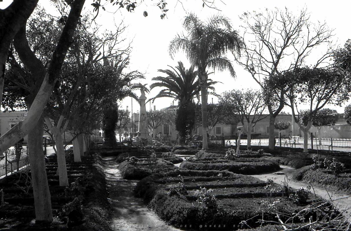 Ain tedeles 510- Monument aux morts COLLECTION DES AMIS DE ND DE SANTA CRUZ.jpg